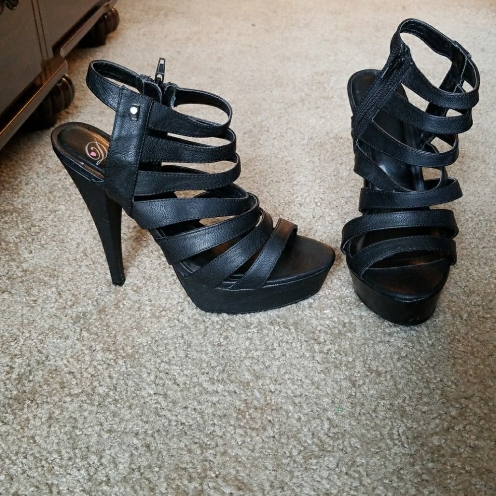 Shoes - Picture 2 of 4
